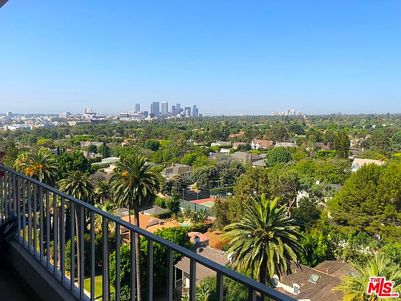 3rd image of 838 N Doheny Dr APT 1103