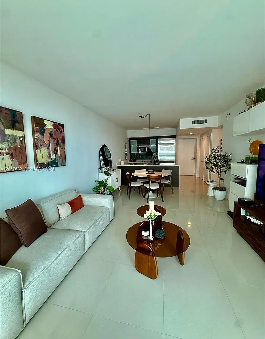 500 Brickell East Condo — Photo 1