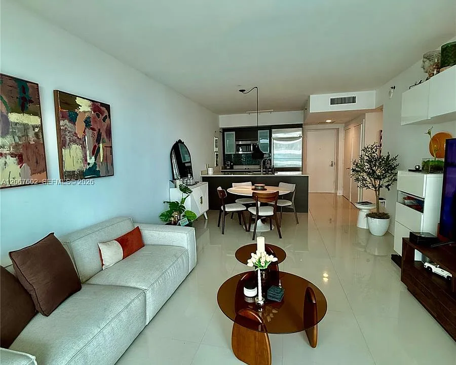 500 Brickell Ave #2706