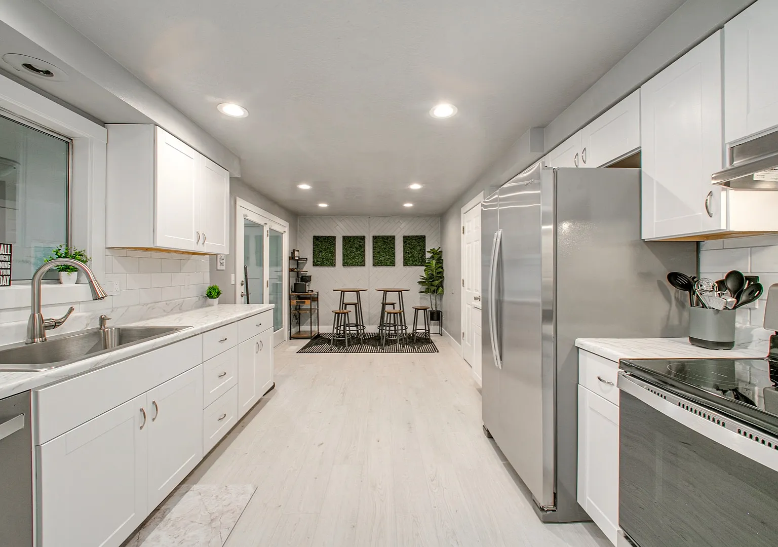 10930 W Sandhurst Dr — Photo 4