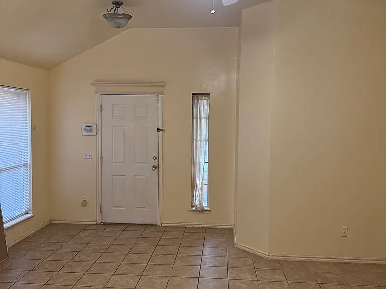 1448 NW 29th St — Photo 5