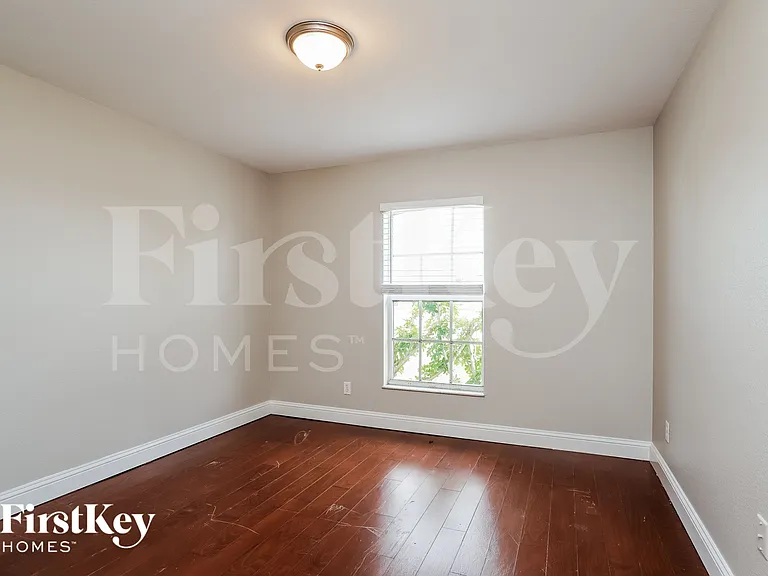 1722 NW 15th St — Photo 12