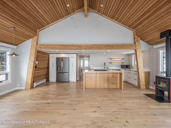 1710 E Porcupine Rd, Jackson, WY 83001