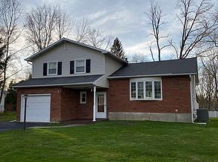 47 Fairlawn Dr, Latham, NY 12110