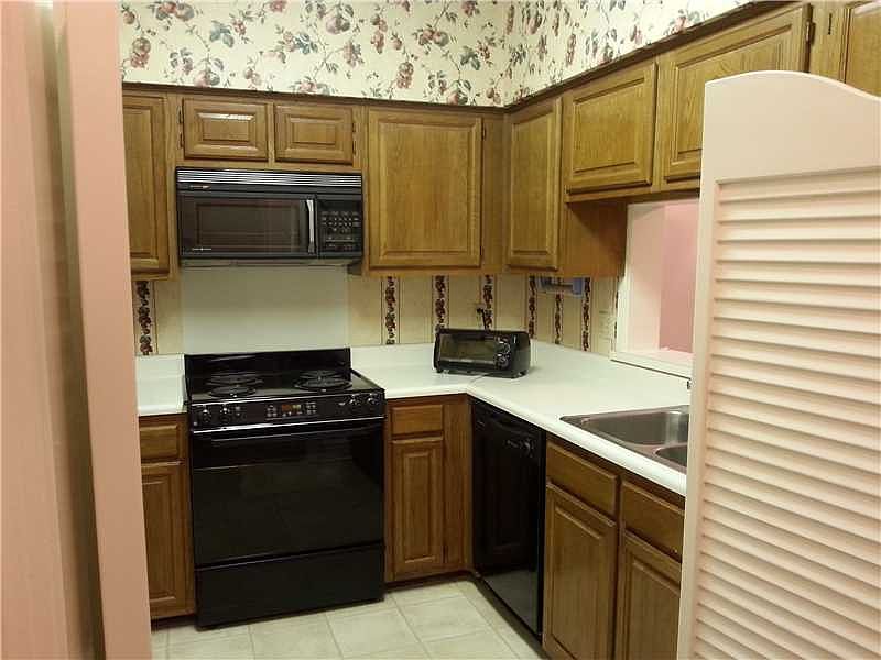 2nd image of 800 Rue Burgundy St Unit 317