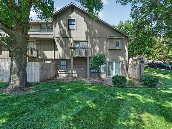 3rd image of 4301 Wimbledon Ter APT 1C