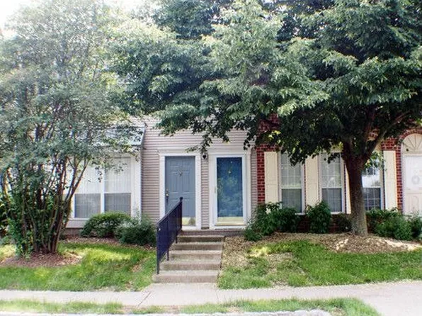 10 Edward Dr #112, Franklin Park, NJ 08823