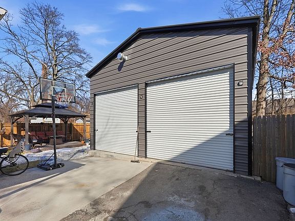 3rd image of 191 Monrovia St