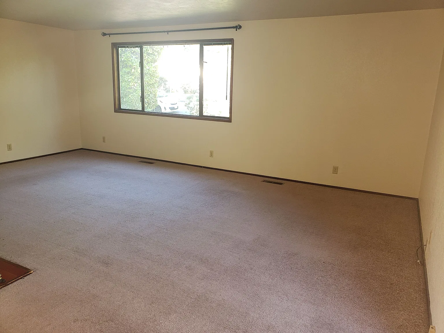 3 bed, 1.5 bath, 1100 sqft, $2,500 — Photo 2