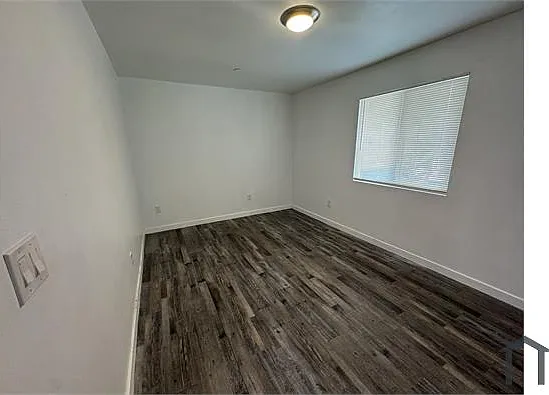 1348 W 41st Pl — Photo 17