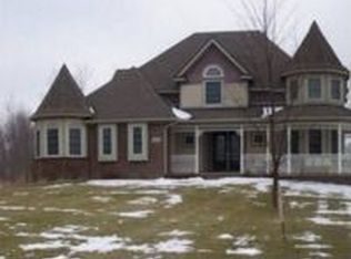 9929 Rosemary Ln, Brighton, MI