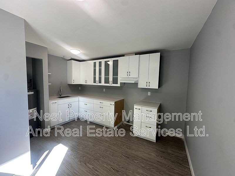 1st image of 3030 McGill Cres Unit 31