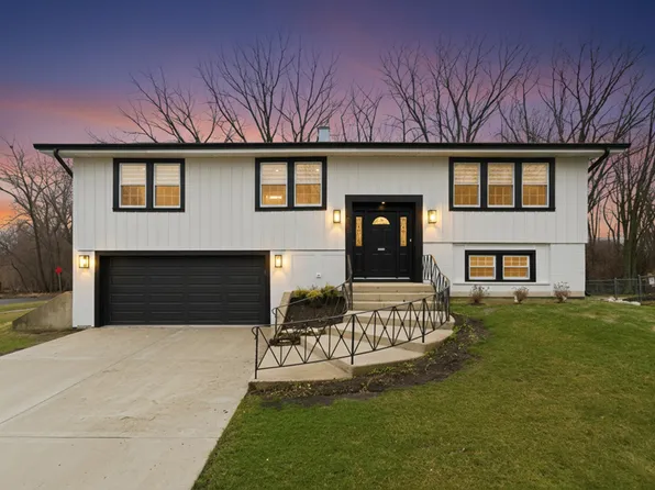 2S245 Mayfield Ln, Glen Ellyn, IL 60137