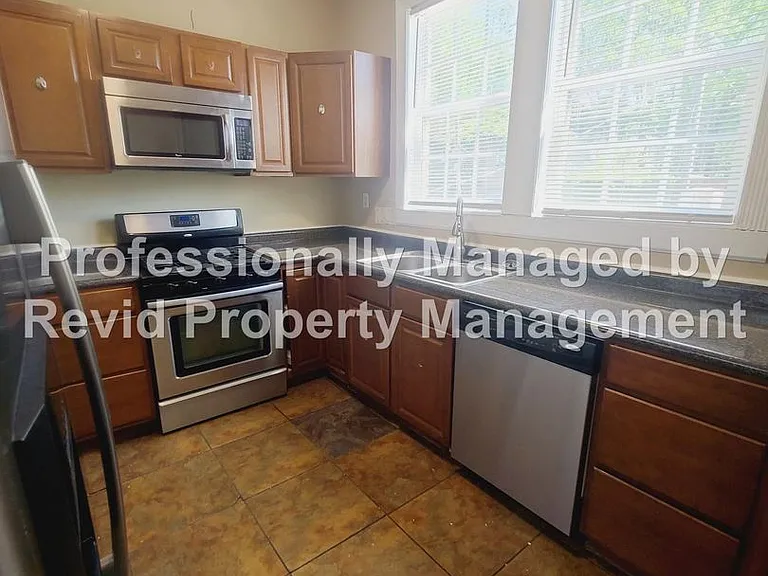 1353 Vance Ave — Photo 16