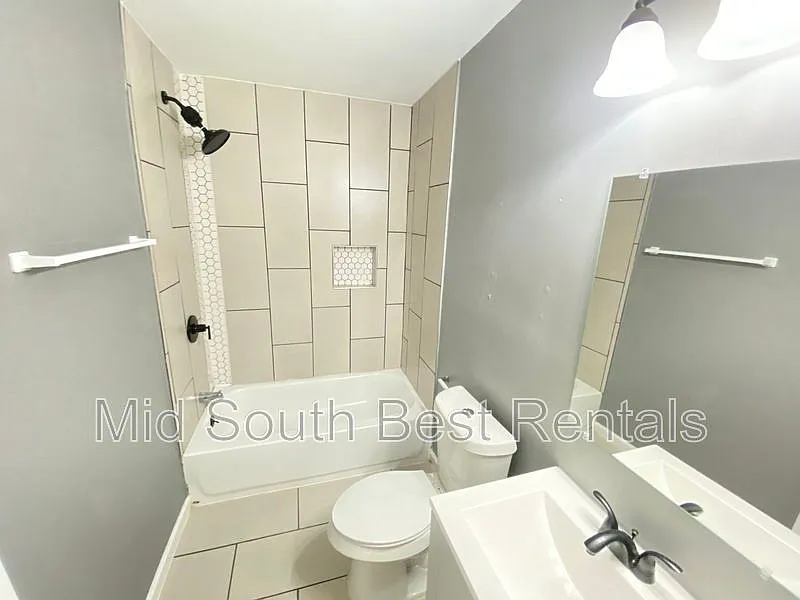 1376 Pillow St — Photo 4