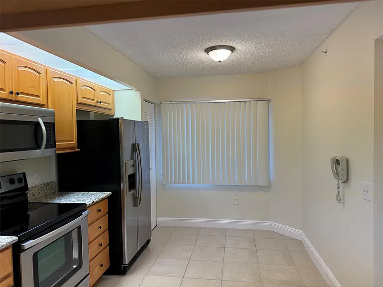 900 SW 142nd Ave #202L — Photo 10