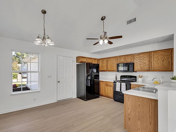 5th image of 2939 Weybridge Dr