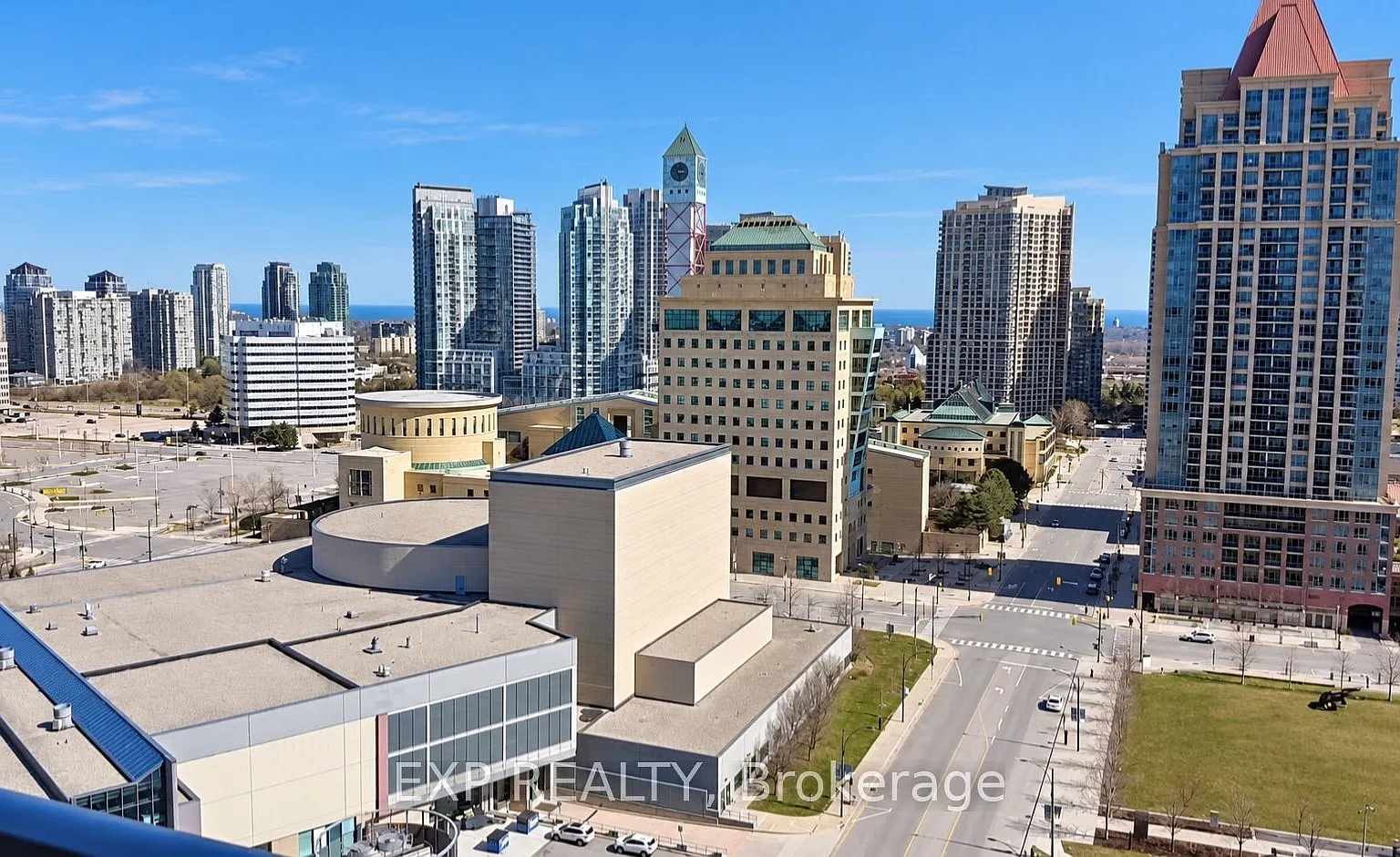 365 Prince Of Wales Dr — Photo 2