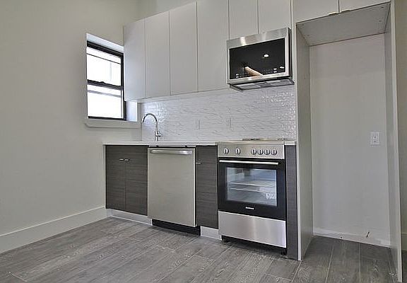 5th image of 446 Gates Ave #B2