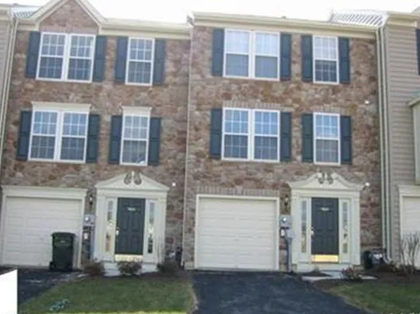 7836 Red Hawk Ct, Breinigsville, PA 18031