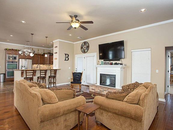3rd image of 8112 Knoxville Dr