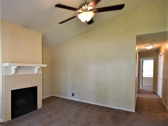 3rd image of 700 Carriage Ln
