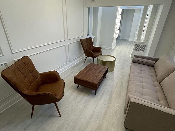 4th image of 150 Lloyd Ave #1