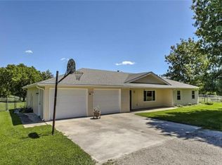 23752 219th St, Leavenworth, KS 66048