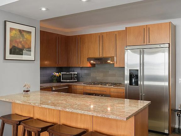 3rd image of 130 E 18th St APT 15E