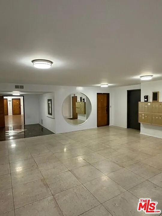 2 bed, 2.0 bath, 1648 sqft, $5,200 — Photo 2