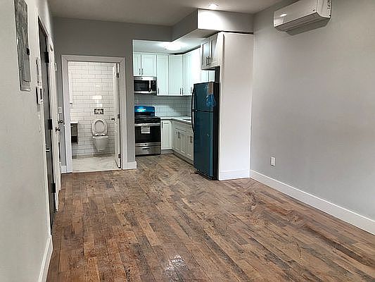 2nd image of 2513 Wallace Ave #1F