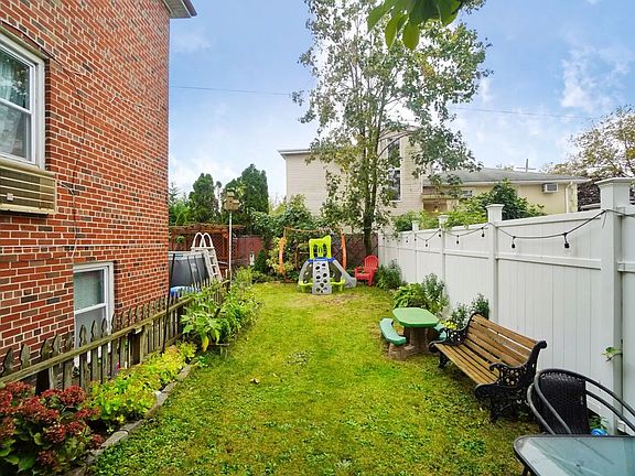 5th image of 158 Mayfair Dr