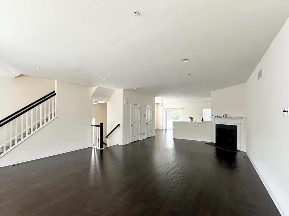 125 Master Ave