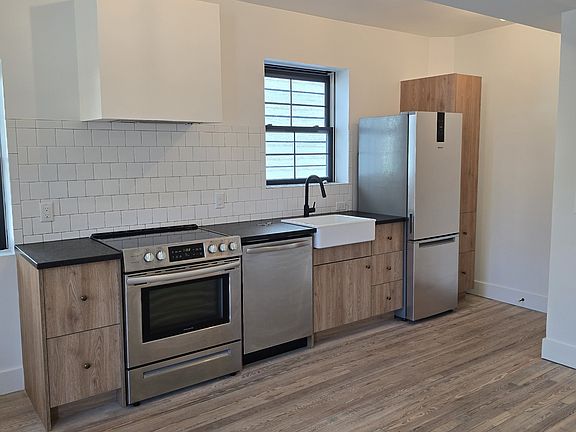 5th image of 1401 Charles St APT A