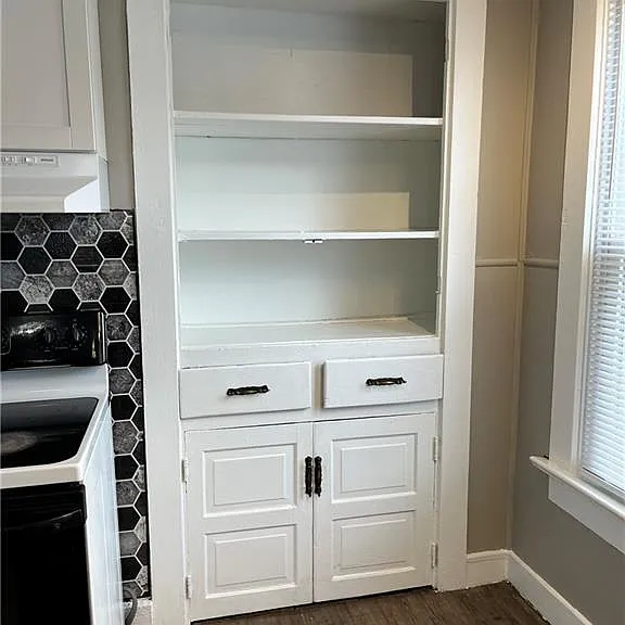2132 Wayne Ave — Photo 9