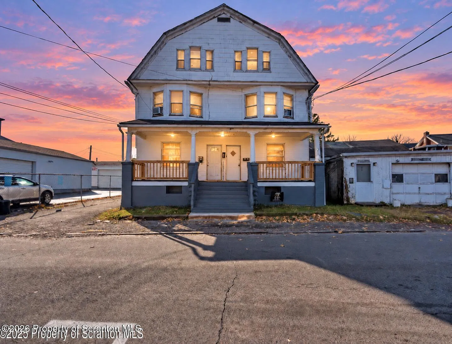 3 bed, 1.0 bath, 1543 sqft, $1,350 — Photo 1