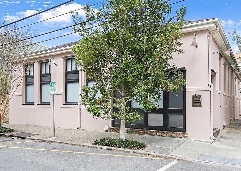 1st image of 1939 Burgundy St APT 11