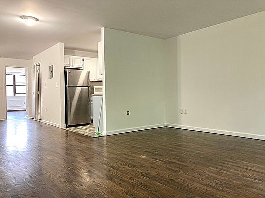 3rd image of 308 Hart St APT 3