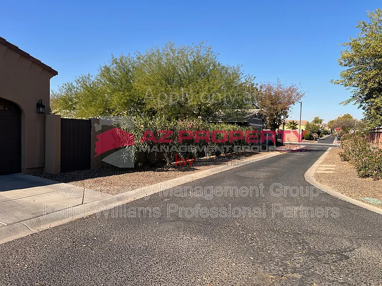 12549 N 152nd Dr — Photo 9