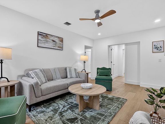 5th image of 631 Curtiss Parkway