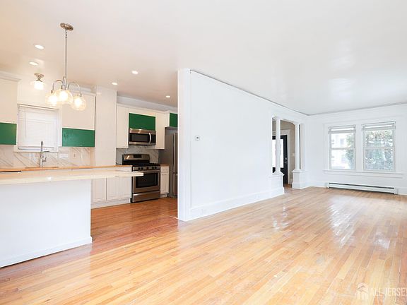 5th image of 189 Summit Ave