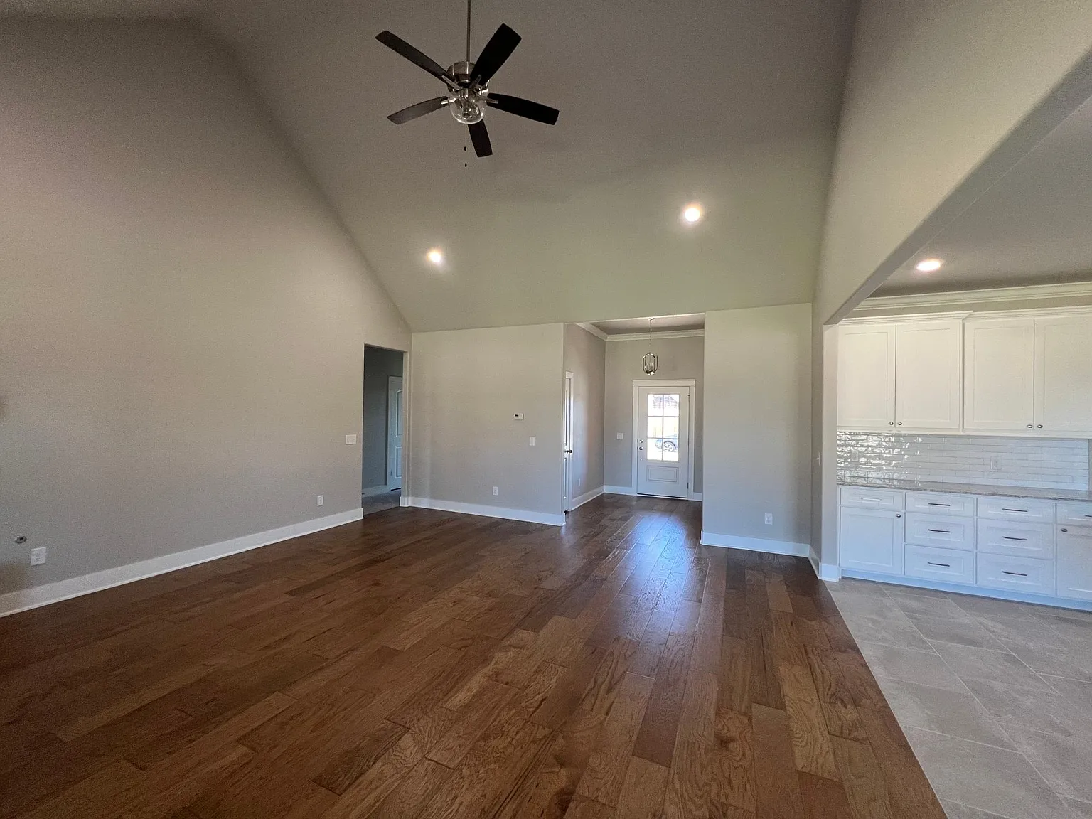 5 bed, 2518 sqft, $2,750 — Photo 3