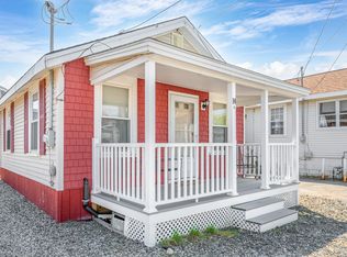 14 Johnson Ave, Hampton, NH 03842