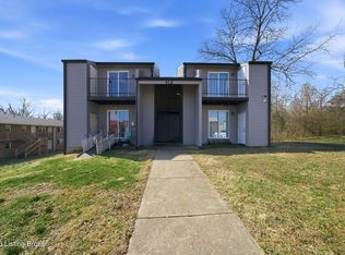 412 Woodcreek Dr, Radcliff, KY 40160