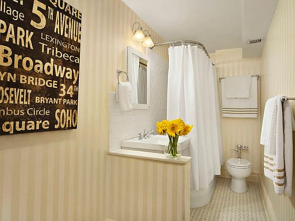 4th image of 220 E 73rd St #7E