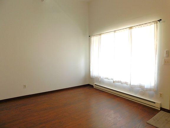 4th image of 604 Pine Ave