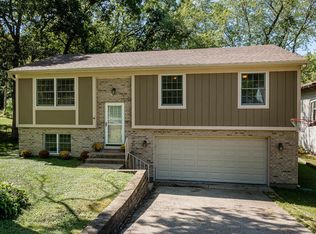 112 Hickory Rd, Oakwood Hills, IL 60013