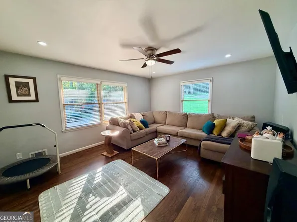 4992 Green Oak Dr SW, Lilburn, GA 30047