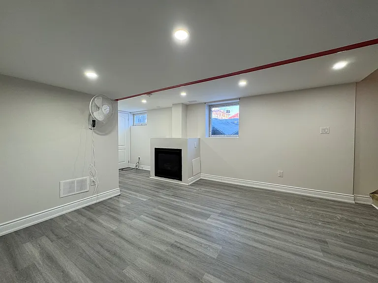 15 Pinecrest Dr #LOWER — Photo 8