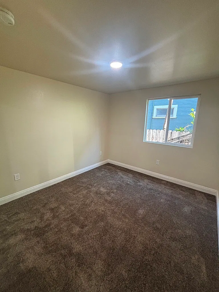 5 bed, 1819 sqft, $4,200 — Photo 4